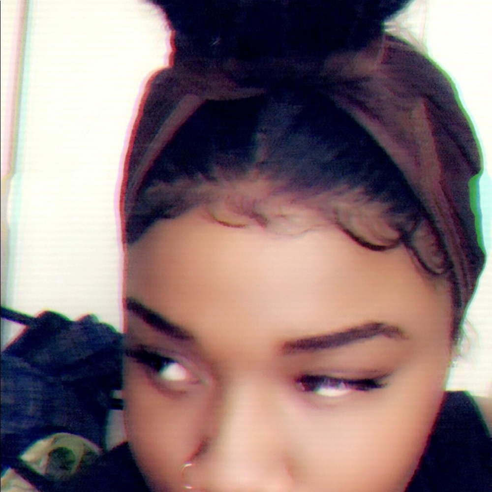 Meet your Posher, Hollie